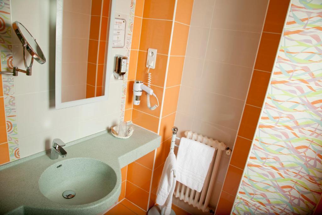 Hotel Bristol Châlons-en-Champagne Oda fotoğraf